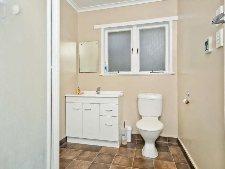 2 Snead Place Hamilton East_24