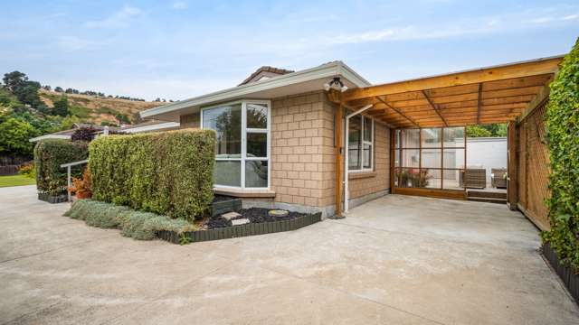 2/8 Charlene Place Hillsborough_1