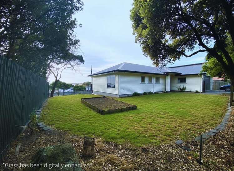 5 Main Road Redcliffs_17
