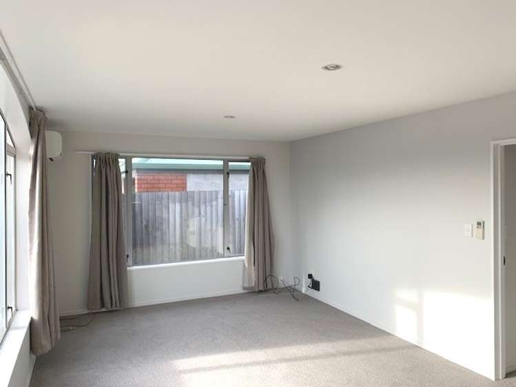76 Disraeli Street 1380_3
