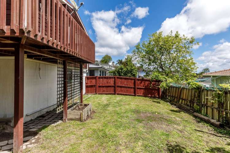 2/148 Sunset Road Unsworth Heights_17