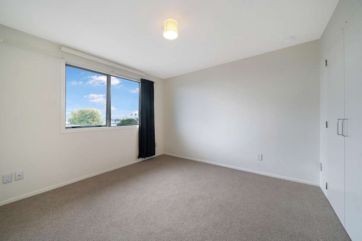 207 (3G)/121 Newton Road_2