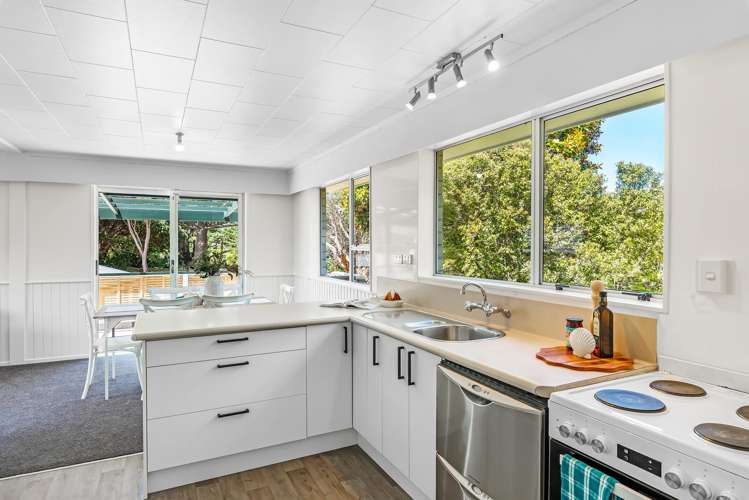 198 Tutere Street Waikanae Beach_12