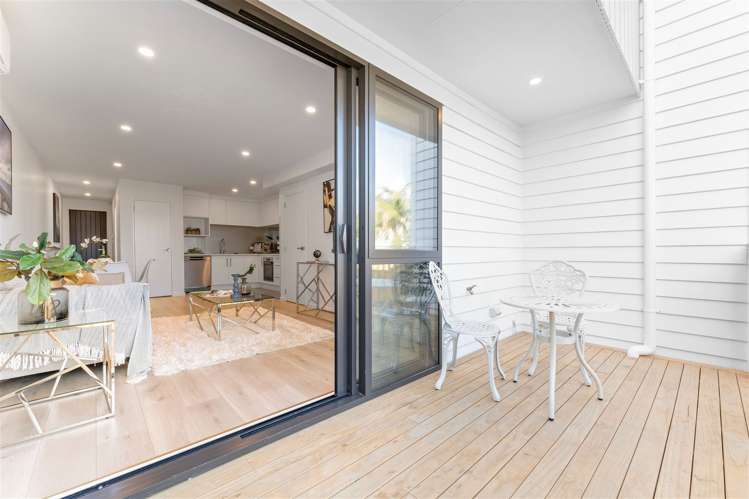 3/67 Royal View Road Te Atatu South_4