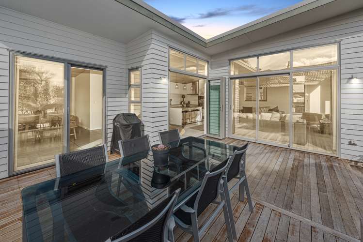 9 Lithgow Drive Otamatea_21