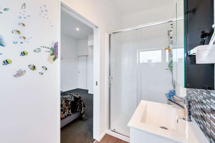 4337 Great North Road Glendene_10