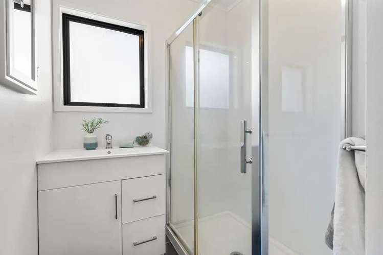 2/128A Bruce McLaren Road Henderson_6