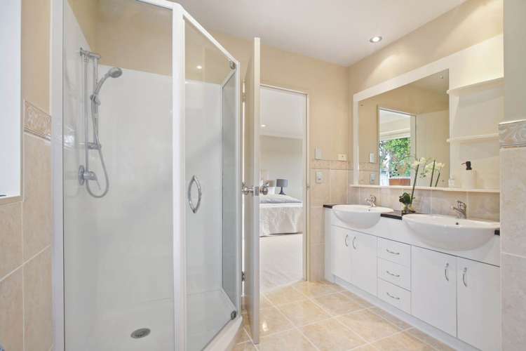 21 Ridge Valley Drive Browns Bay_15