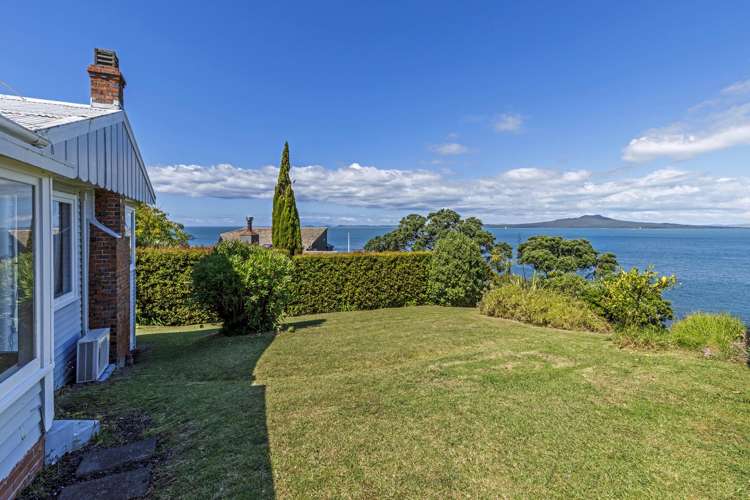 49 Beach Road Castor Bay_7