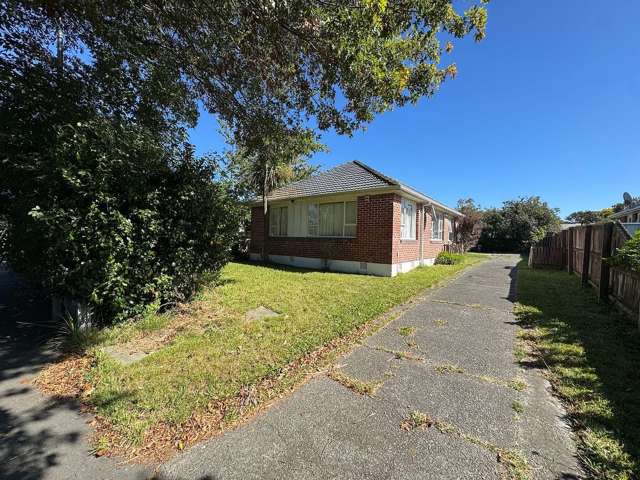 Family home close to schools, university and malls