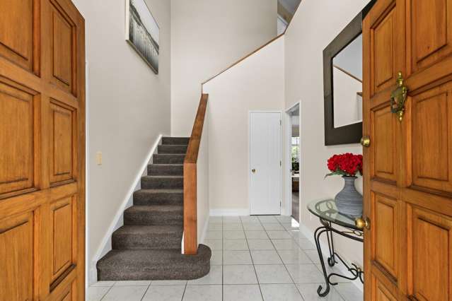 70 Whiting Crescent Greenmeadows_3