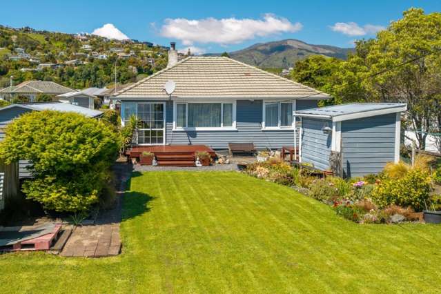 Large Section, Solid Tidy Home, Close to the Beach