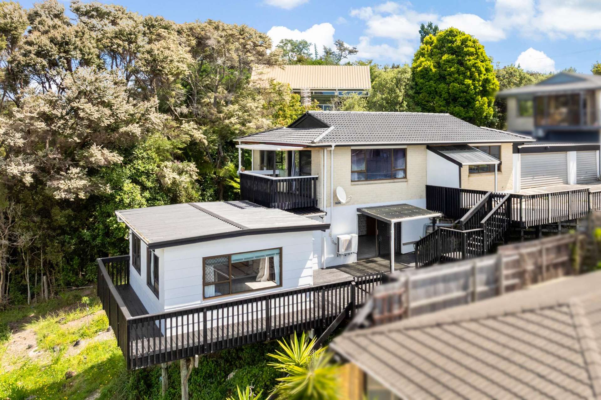 2/39 Sunset Road Totara Vale_0