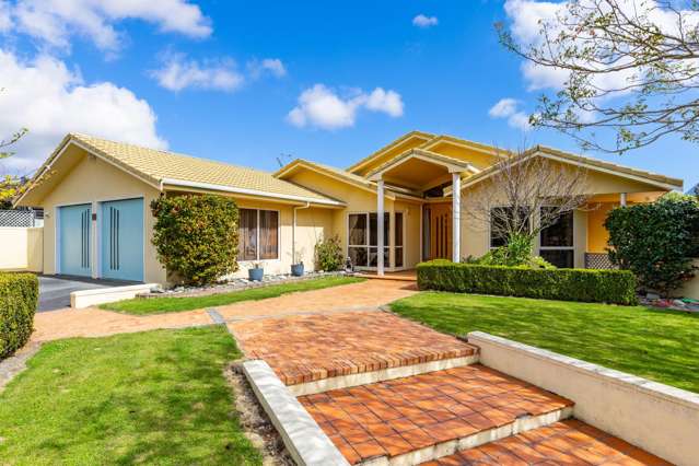 Vendors relocating, spacious home, prime location