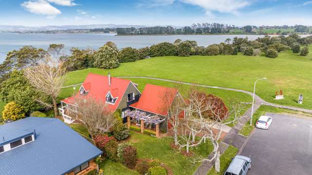 Stunning Water Front Living In Wattle Downs