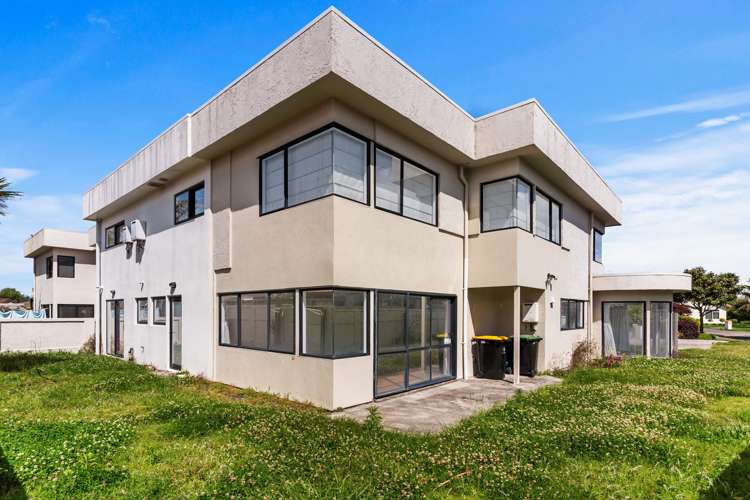 9 Santorini Key Papamoa_3