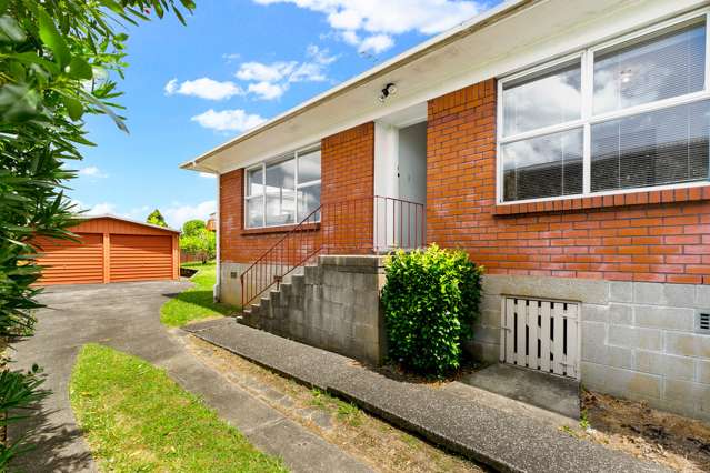 2/64 Bruce Road Glenfield_1