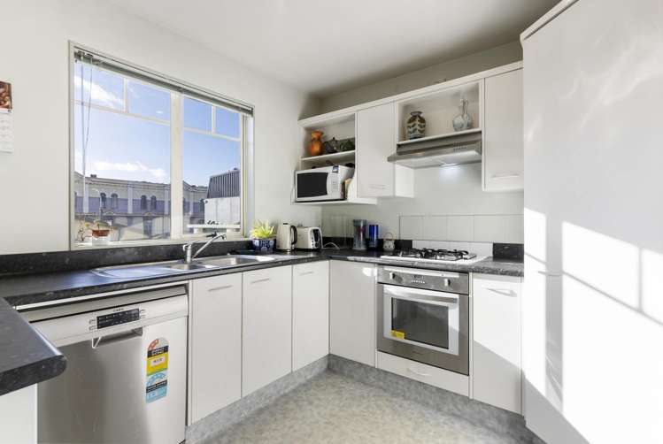 3/10 Colombo Street Newtown_6