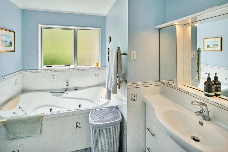 7 Tui Terrace Tawa_23