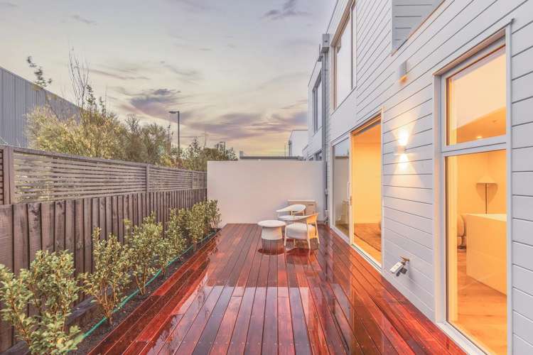 196 Main Road Redcliffs_13