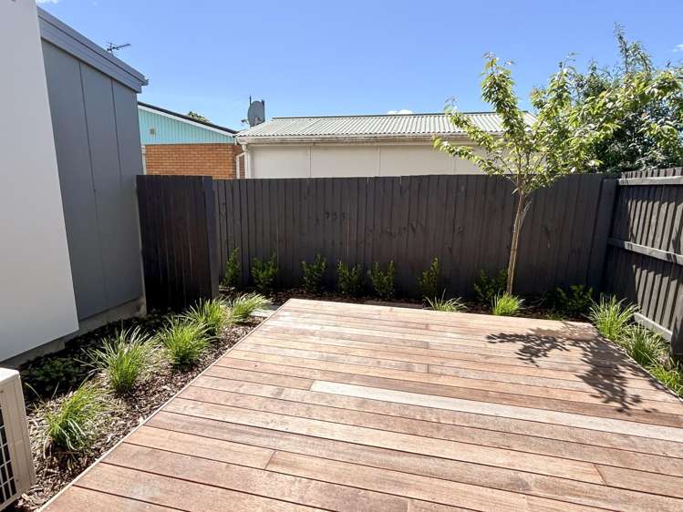 2/6 Strauss Place Somerfield_6