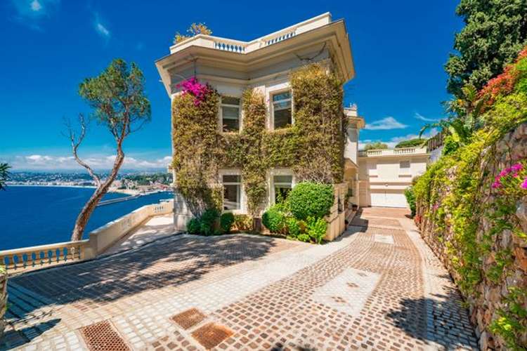 007's luxury mansion for sale for £25m