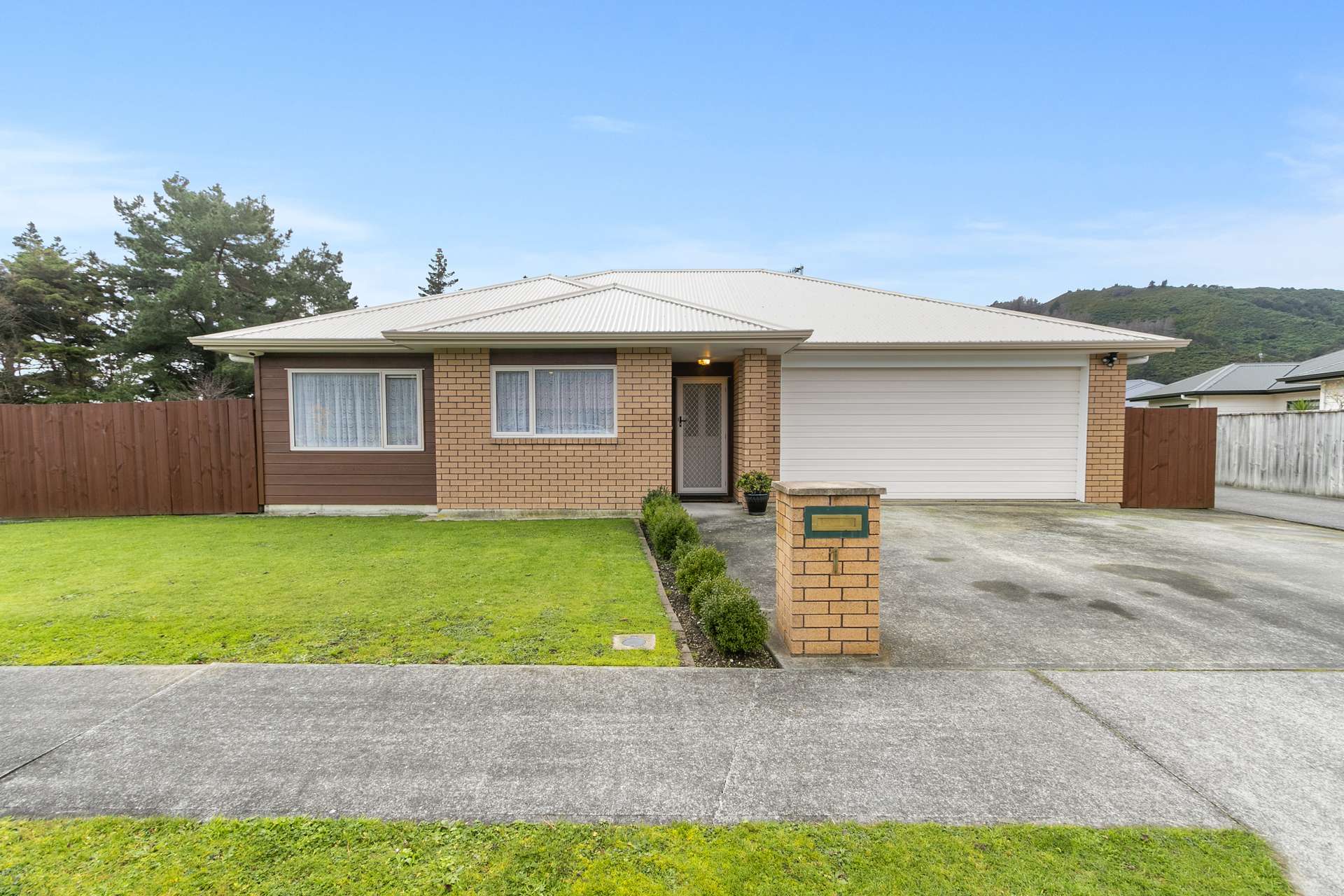 1 Woodland Grove Wainuiomata_0