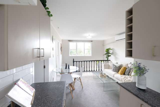 2/34 Peter Buck Road New Windsor_4