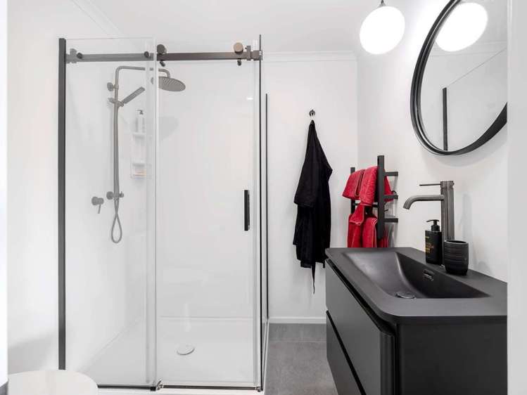 1 Shakespeare Road Bastia Hill_17