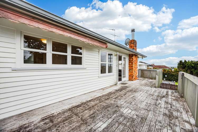 49 Tiroroa Avenue Te Atatu South_17