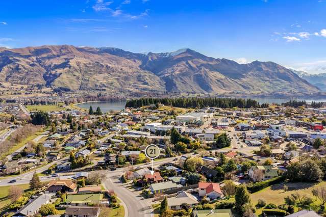 Versatile Wanaka Living with Income Potential!