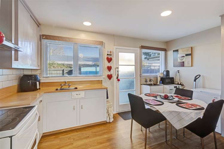 2/7 Curletts Road Sockburn_6