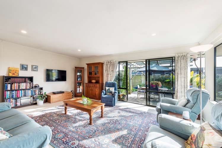 84 Aldinga Avenue Stoke_8