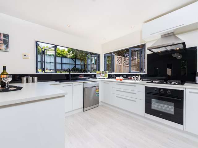 2/607 Glenfield Road Totara Vale_3