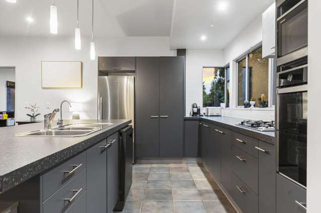 87 Travis Country Drive Burwood_3