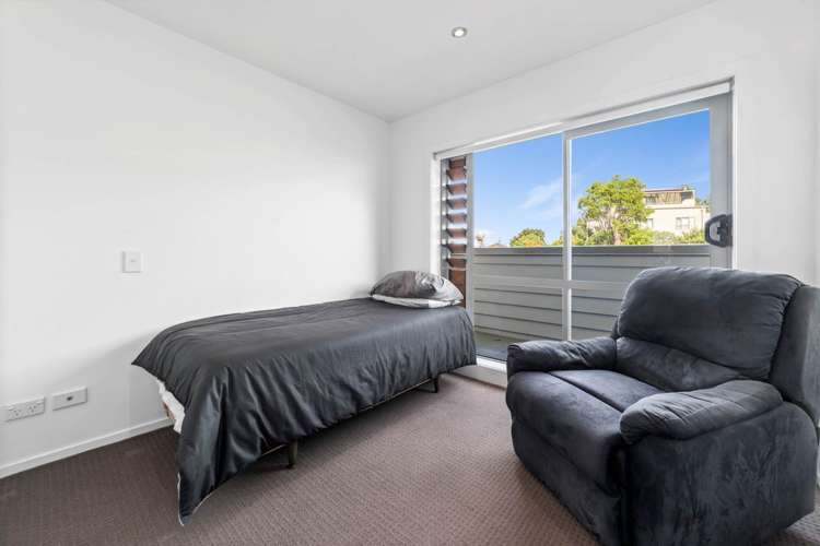 E12/71 Spencer Road Oteha_7