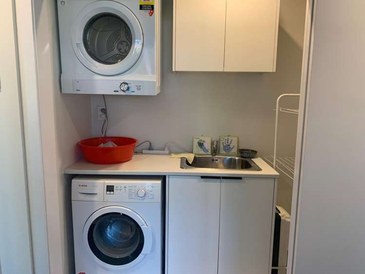 1 Woodfern Crescent Titirangi_8