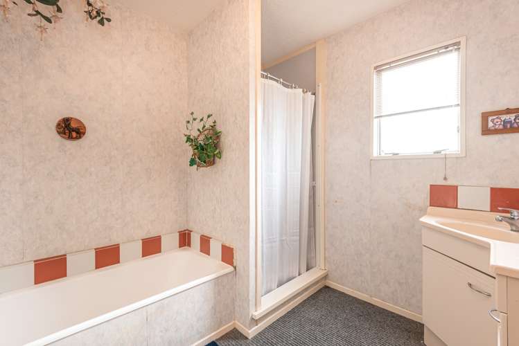 17 Momorangi Crescent Redwood_7