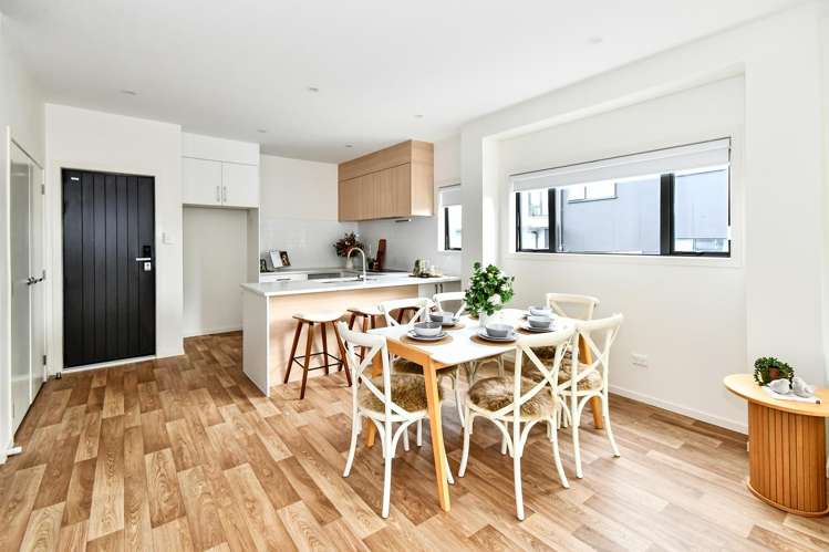 2/75 McAnnalley Street Manurewa East_6