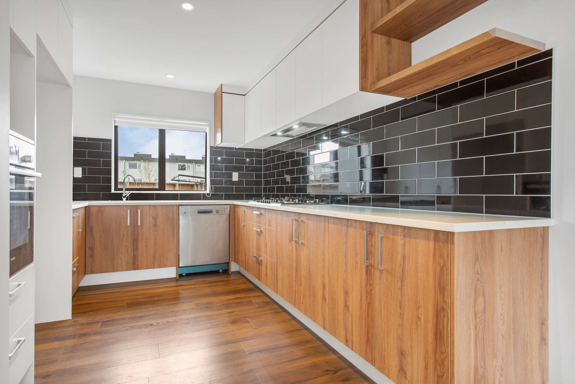 66 Bordeaux Parade Te Atatu South_0