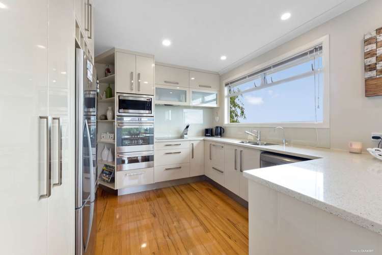 188 Royal Road Massey_7