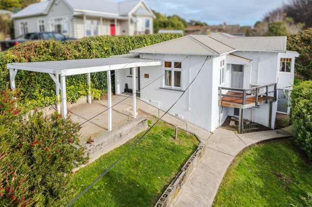 LOCATION, CHARM, WALK TO TOWN!