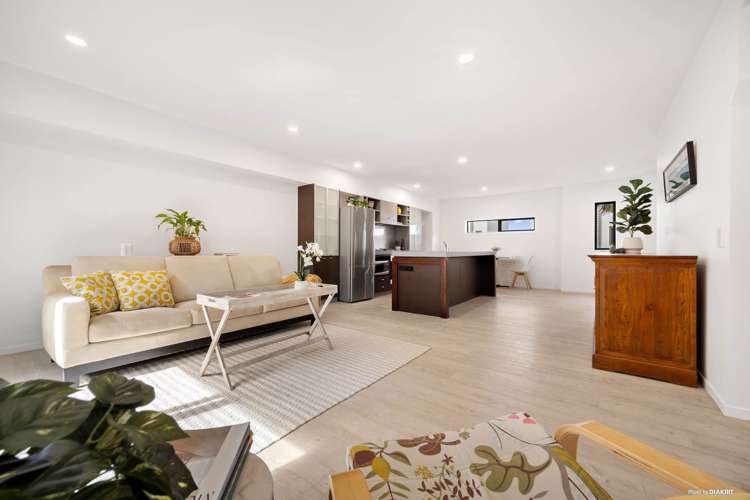 54/21 Hunters Park Drive Three Kings_3