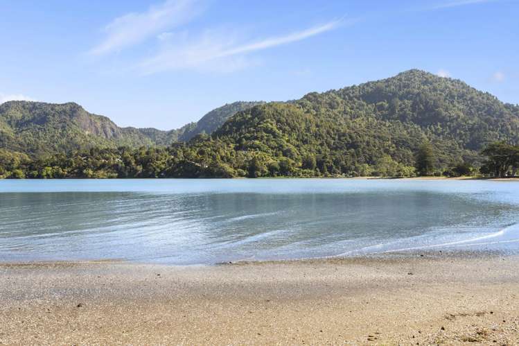 1194 Huia Road Huia_28