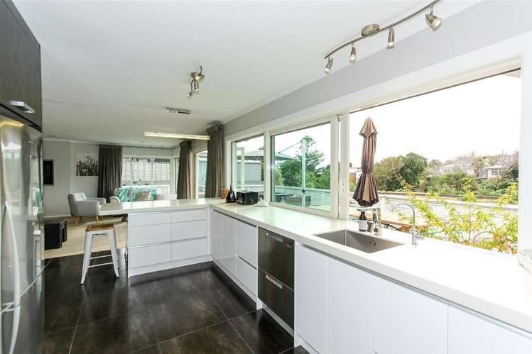 11/5a Baring Terrace Strandon_7