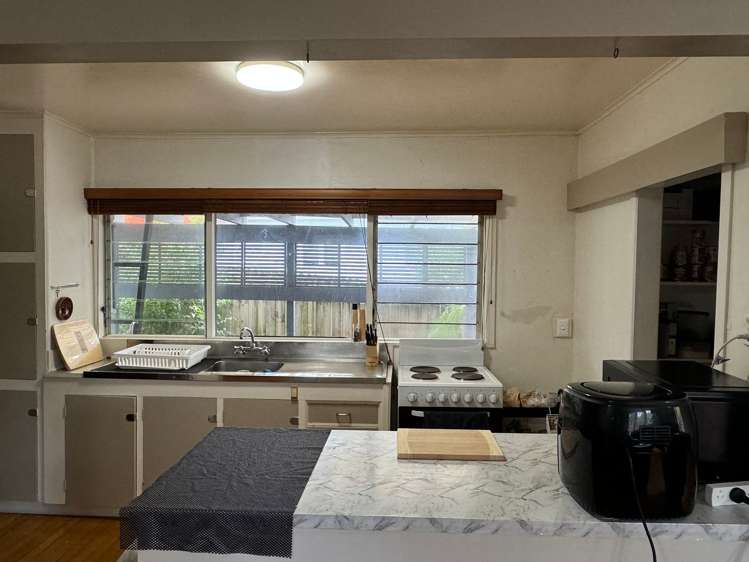 19 Golf Road New Lynn_11