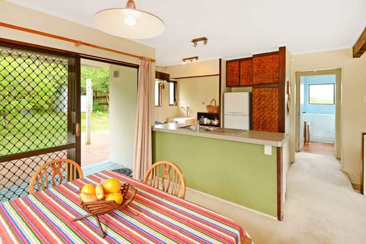 2 Onedin Place Titirangi_11