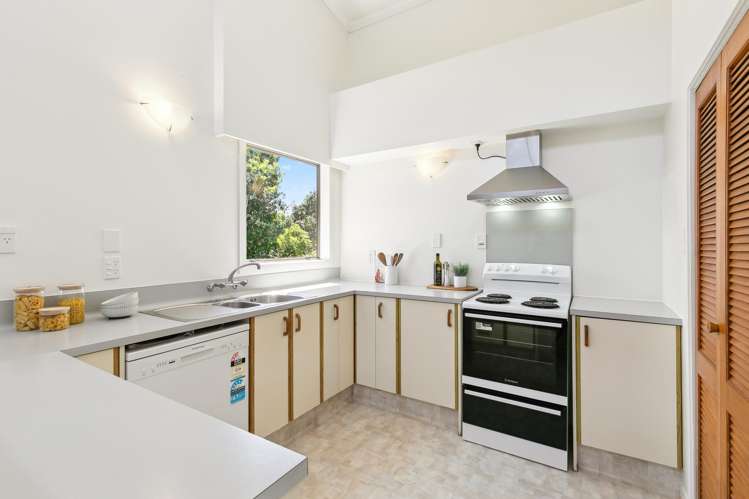 81 Fyvie Avenue Tawa_6