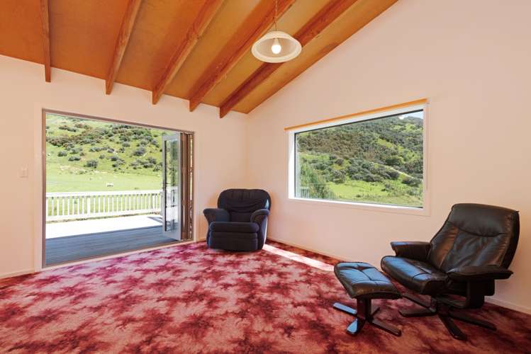 60 South Makara Road Makara_8