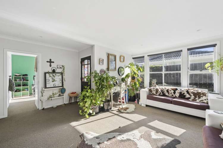 21 Pencarrow Crescent Wainuiomata_5